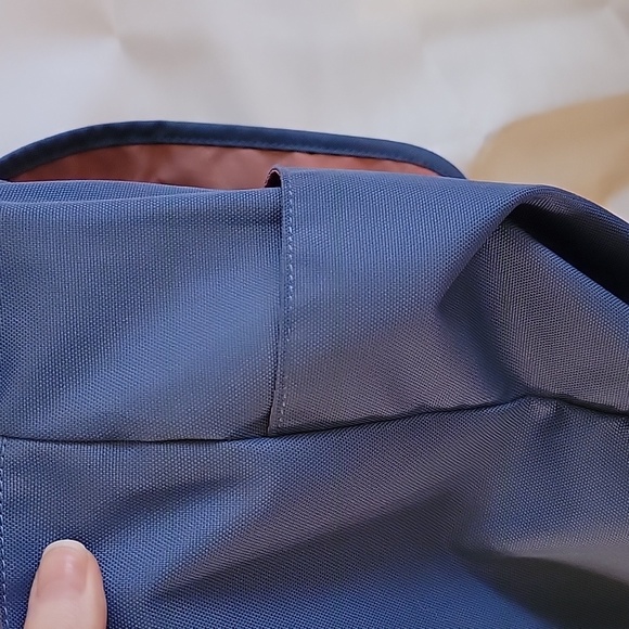 Columbia EUC Periwinkle Blue Crossbody Messenger Bag Purse Lightweight Very Nice - Picture 14 of 16